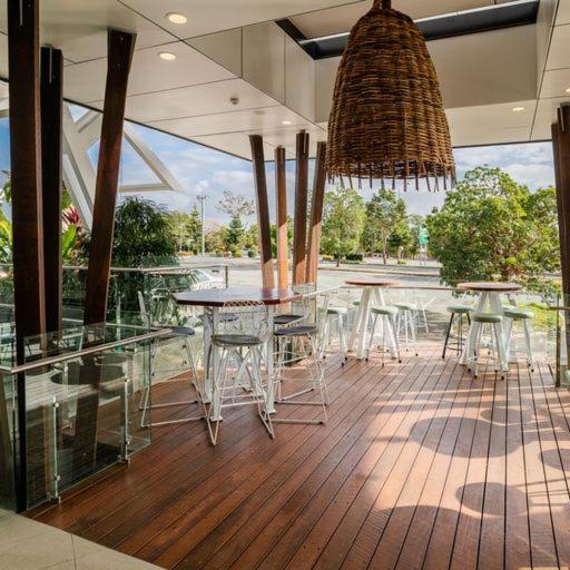 Calamvale Hotel Suites And Conference Centre Brisbane Exterior photo