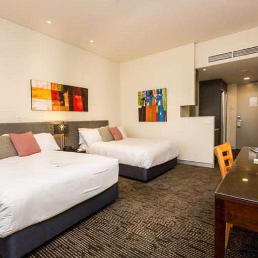 Calamvale Hotel Suites And Conference Centre Brisbane Exterior photo